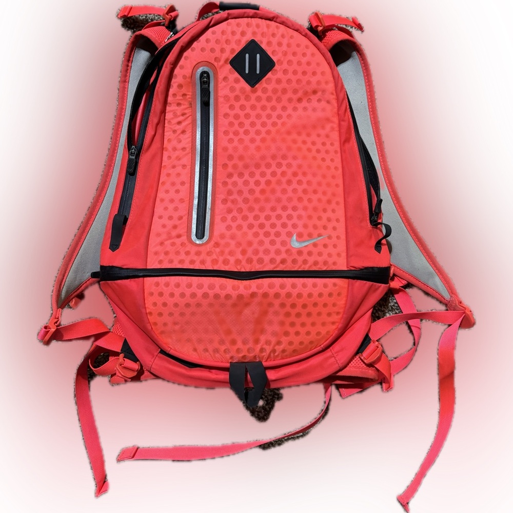Nike Cheyenn Vapor Run Backpack in Bright Orange